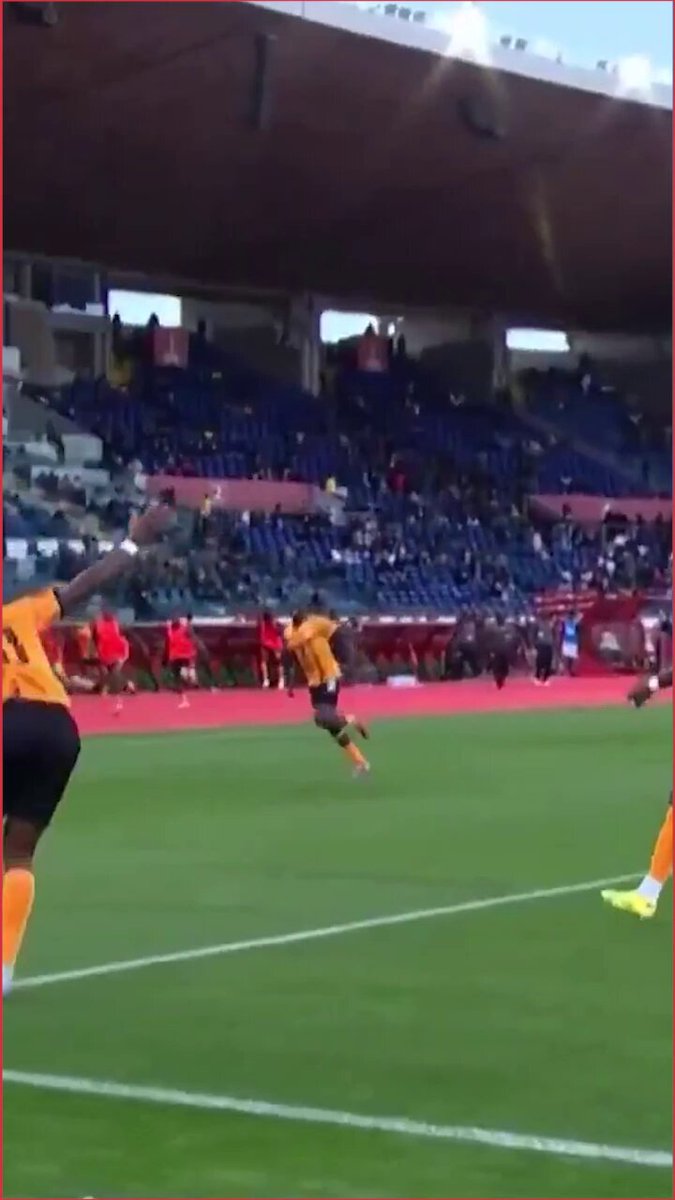 احتفالية باتسون داكا بعد هدف التعادل في شباك مالي بدأت بشكل رائع، وكادت أن تنتهي بكسر عنقه 