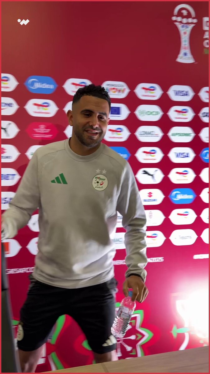 رياض محرز يوجه كلمة لزميله يوسف بلايلي، وهكذا كان رده 