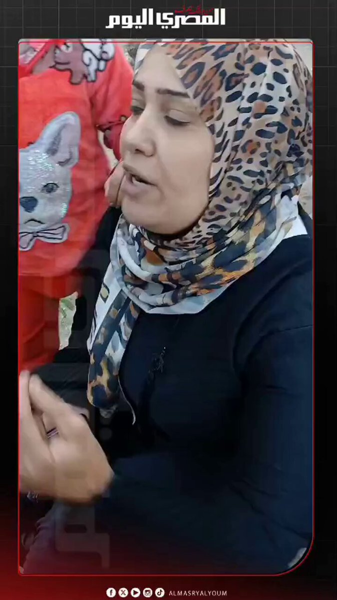 "بنتشاهد وننام".. شاهدة عيان تروي تفاصيل انهيار عقار إمبابة وتستغيث بسبب المنازل الآيلة للسقوط: الحقونا. تصوير ايهاب عمران 