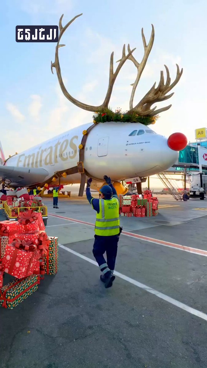 فيديو| طيران الإمارات تحتفل بعيد الميلاد #صحيفة_الخليج 