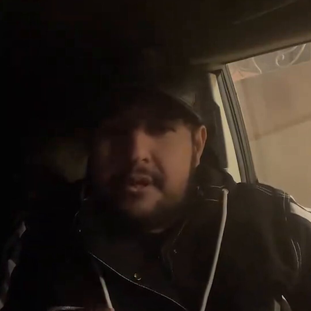 مواطن من طبرق يستنكر نبش قبر شيخ الزاوية السنوسية في البردي الشارف العربي وإخراج جثمانه وإحراقه 