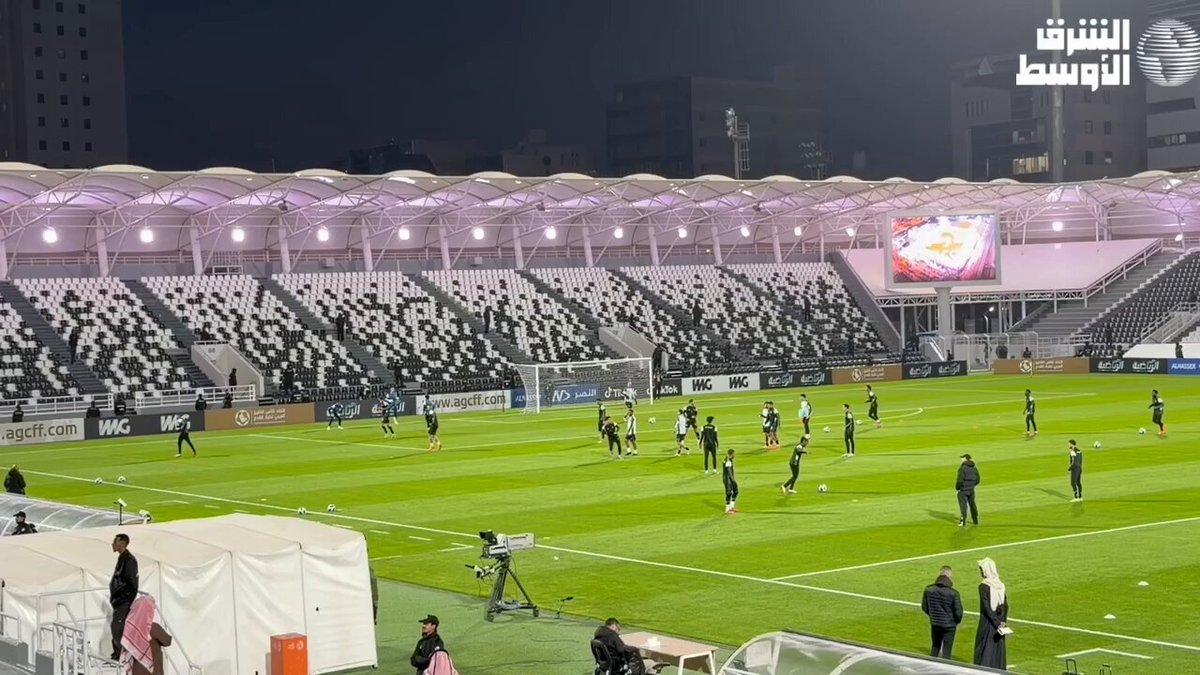 الأجواء في ملعب إس إتش جي أرينا قبل انطلاق مواجهة الشباب الريان وانطلاق عمليات الإحماء للاعبي #الشباب 