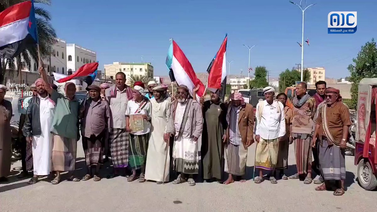حشد نسوي كبير في ساحة القرار بالمكلا يطالب بإعلان دولة الجنوب العربي #استعادة_دوله_الجنوب 