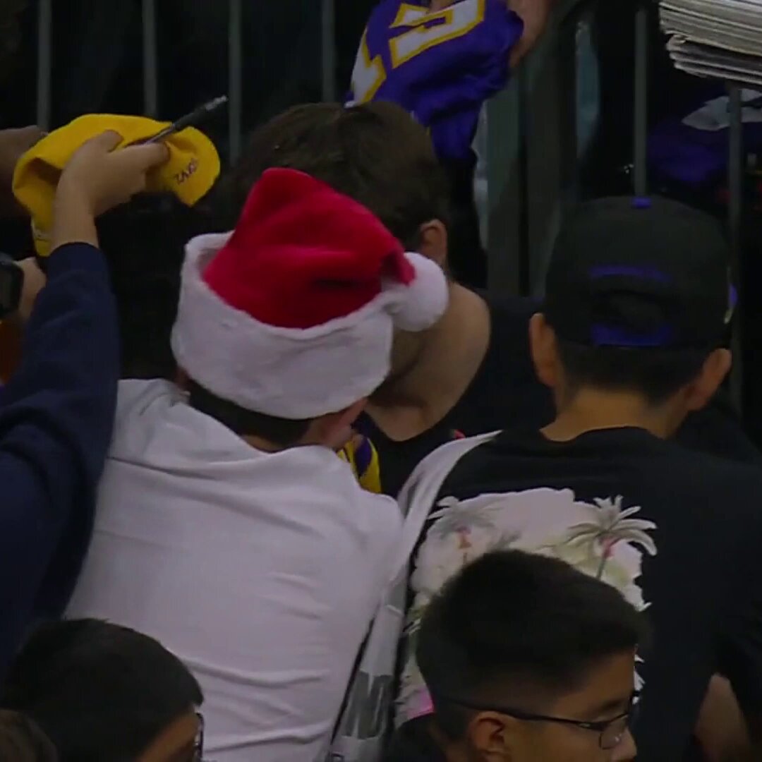 This young fan's reaction after Austin Reaves signed his jersey ?

AR returns to action for the first time since Dec. 10th tonight!

LAL/PHX I 9:00pm/et on NBA League Pass