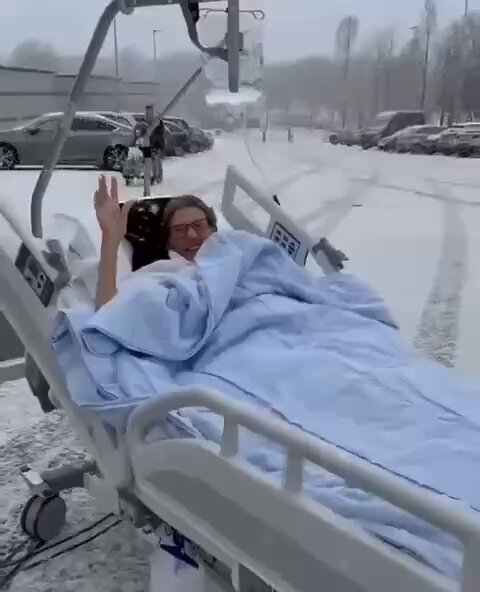 مستشفى في هولندا يستجيب لرغبة مسنة في الاستمتاع بتساقط الثلوج #مصدر_للأخبار 