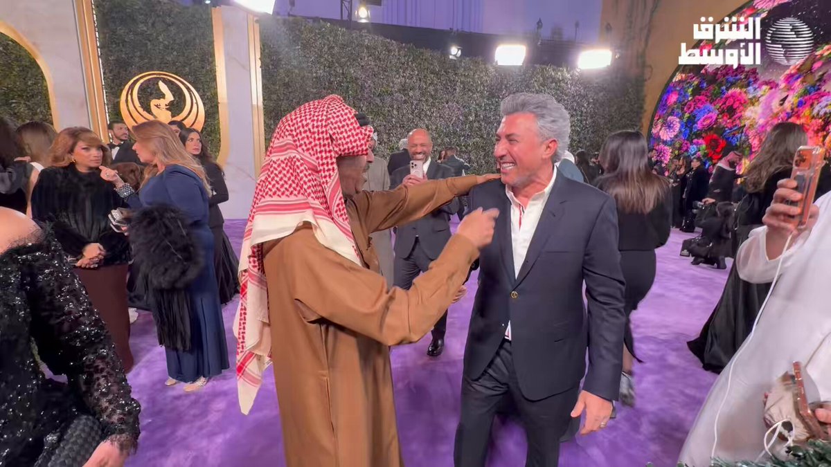 الممثل الكويتي طارق العلي يعنئ المغني عمر عبداللات على انجازات المنتخب الأردني لكرة القدم #جوي_اووردز 