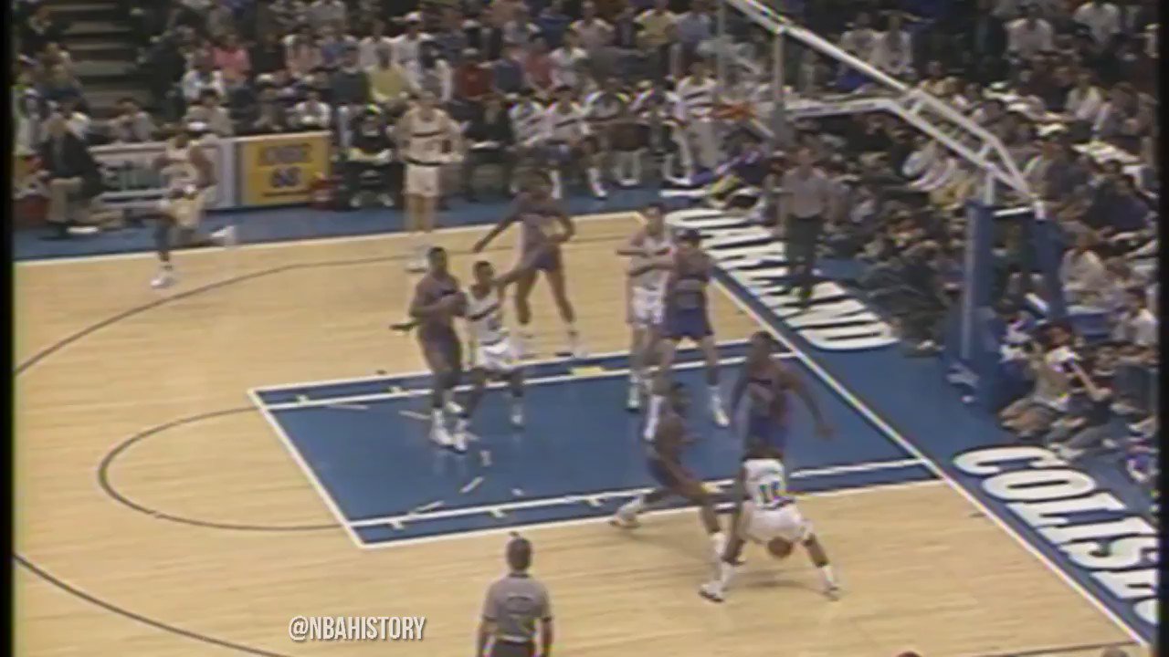 Happy 56th birthday to the man with the killer crossover, Tim Hardaway Sr.  (  : 