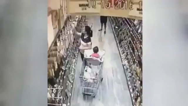 Possible attempted child abduction caught on video in grocery store bit.ly/2ehB7Pm https://t.co/wqbNpwE6L8