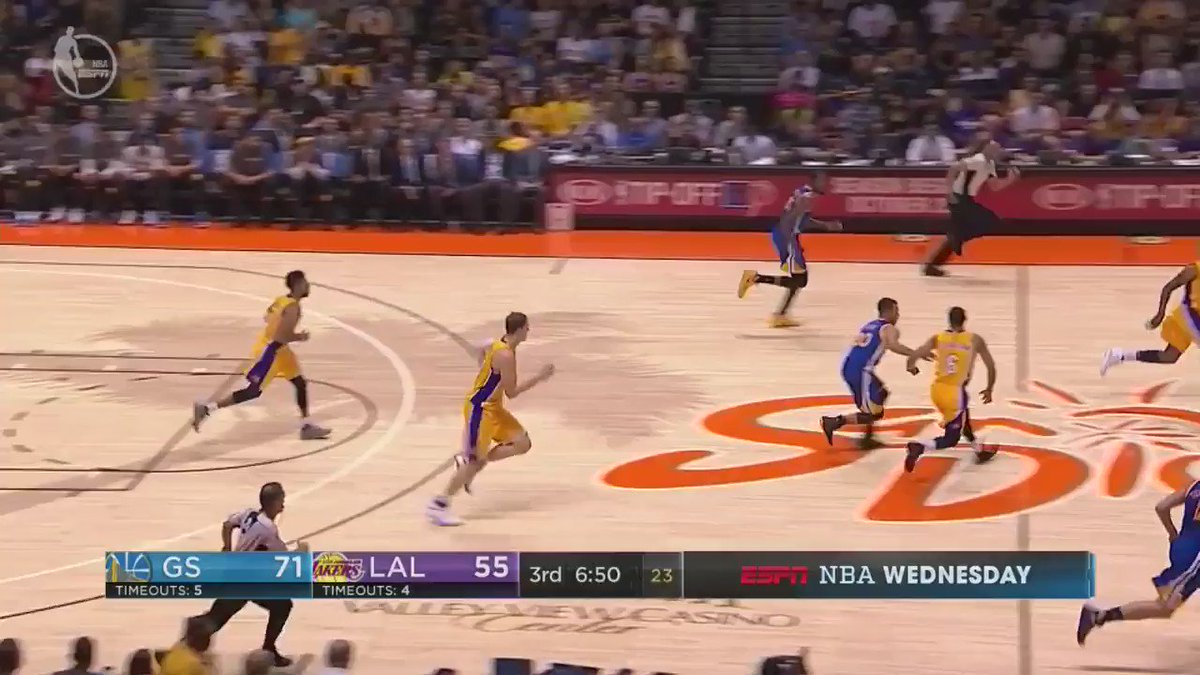 A Block by Mozgov on one end leads to a #Swaggy3 on the other #GoLakers https://t.co/nzvnigSaxt