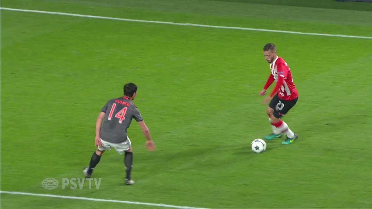 Santiago Arias celebrates his birthday today! The full back turns 25. Happy birthday santiagoarias13! 