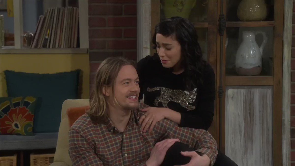 Last Man Standing It Takes Practice To Get That Turtle Kiss Perfect Lastmanstanding T Co O4twclqifj