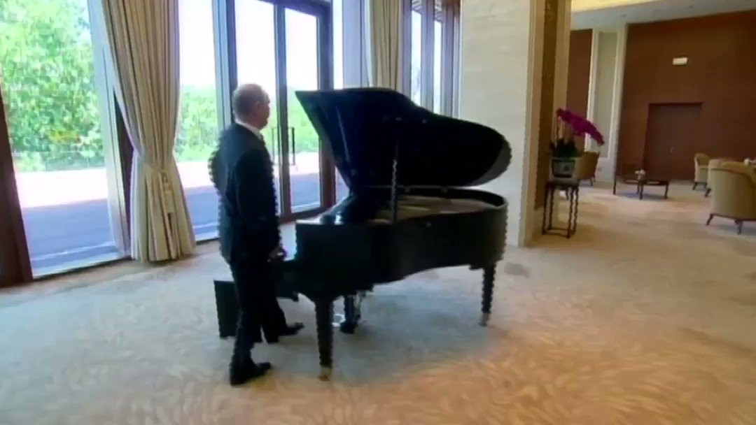 BFMTV on Twitter: "🔈 Écoutez, Poutine joue du piano et le résultat est  original... https://t.co/GcVjhVeP9H" / Twitter
