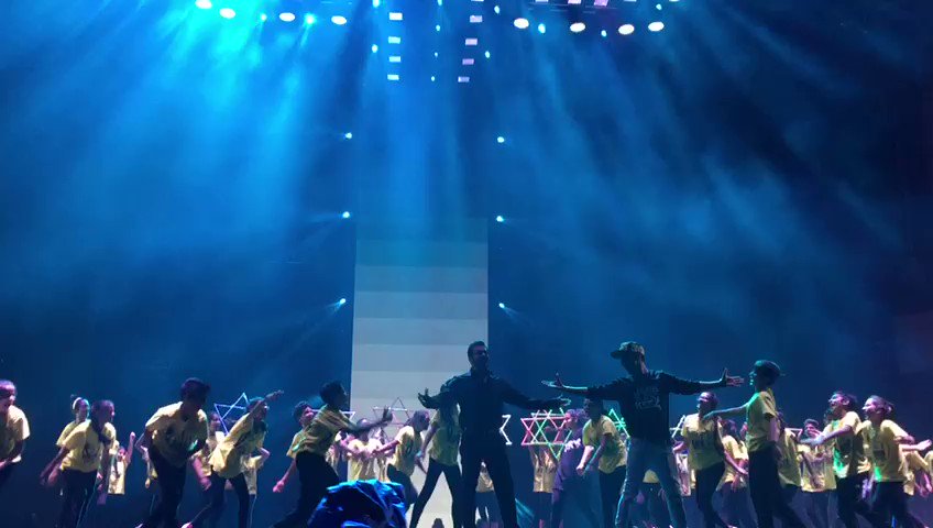 Salman Khan (@BeingSalmanKhan) on Twitter photo 14/07/2017 00:53:45 At #IIFA rehearsals .. Choreographed by @mudassarkhan1 #NewYork At #IIFA rehearsals .. Choreographed by @mudassarkhan1 #NewYork