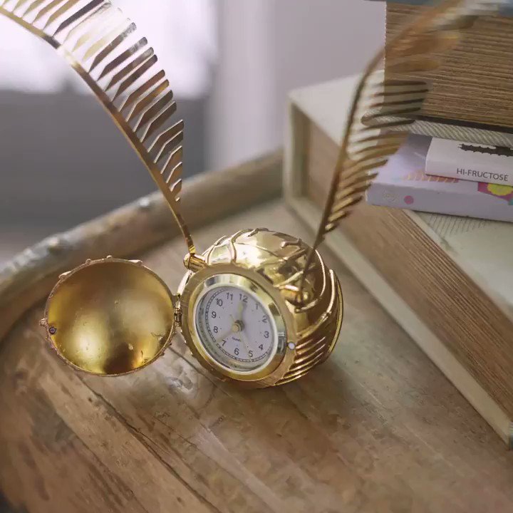 Featured image of post Harry Potter Golden Snitch Clock Harry potter levitating golden snitch sculpture unboxing the bradford exchange