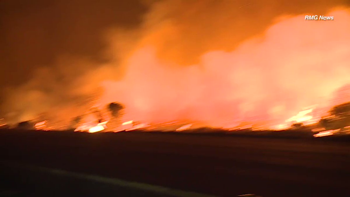 Man pulls over near La Conchita to save wild rabbit's life amid intense flames from the #ThomasFire http://abc7.la/2B7K6hZ