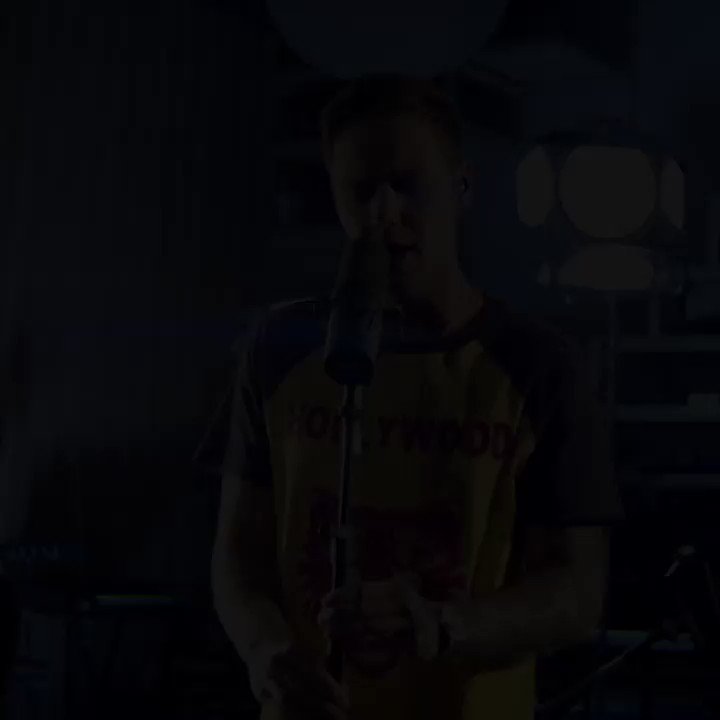 Here it is, #BedroomFloor acoustic! Loved filming this with the full band 🙌🏼 Watch the full thing over on @Vevo http://liamp.co/BFACVEVO