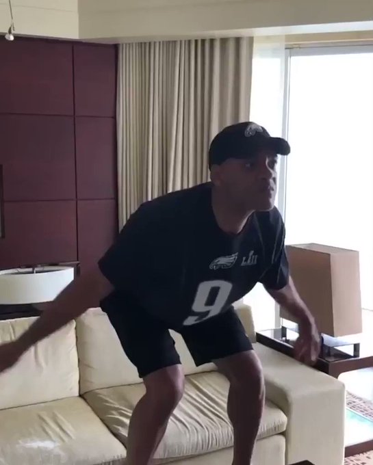 BWD4ls2EMscI0la1?format=jpg&name=small