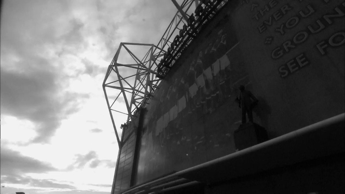 A plane took off on Feb 6, 1958.
& came crashing down.
8 players died.
Facing despair & doom, but the club fought on.
7 years later, as the fallen 8 smiled from above, #MUFC won the League in '65 & '67.
& the #UCL in '68.
This is MANCHESTER UNITED.