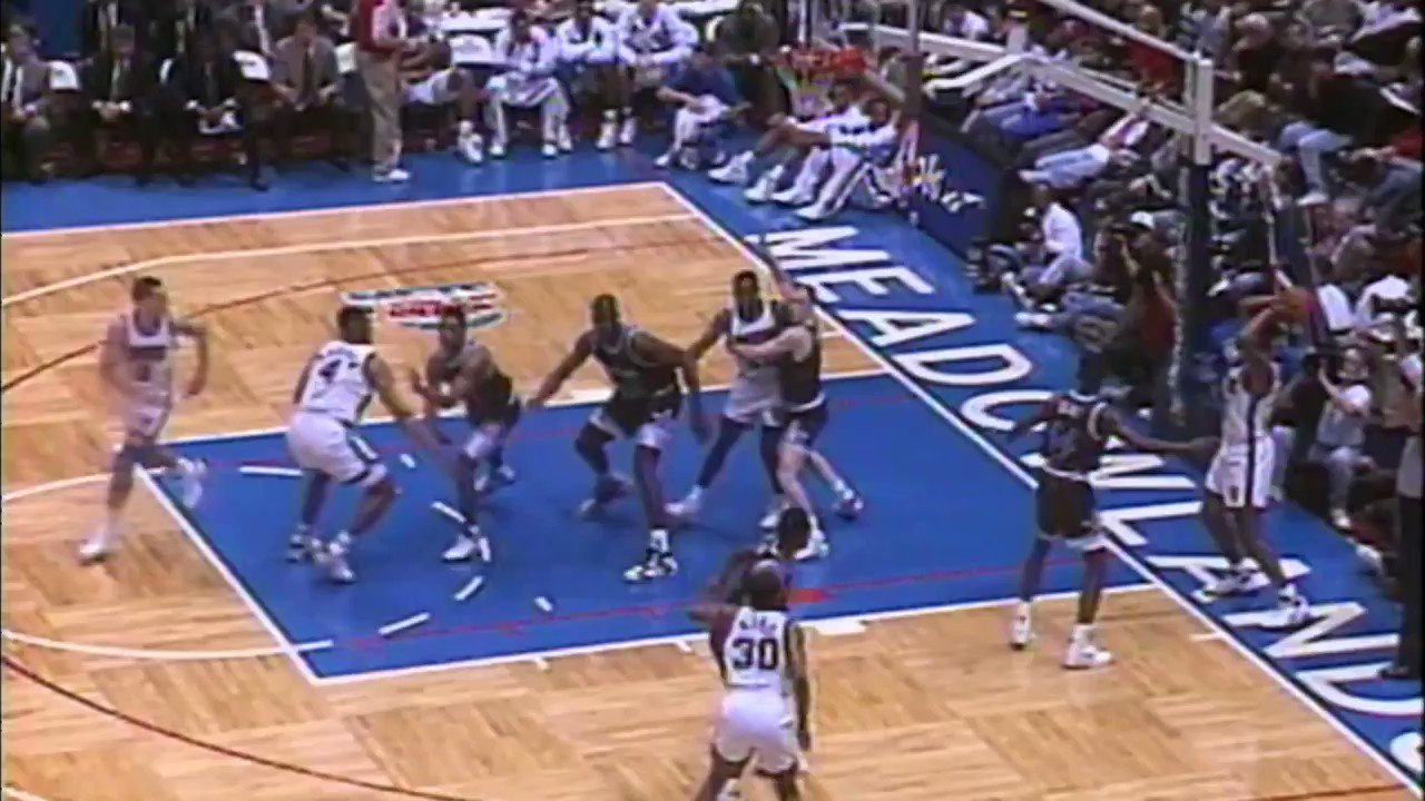 Happy birthday to the late Drazen Petrovic I grew up with him lighting up the league s best. 