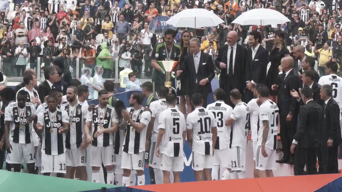 Buonanotte, Bianconeri! 🏆🇮🇹🌙🏳🏴
#MY7H 🙌 #UN1CO 🙌 #FORZAJUVE