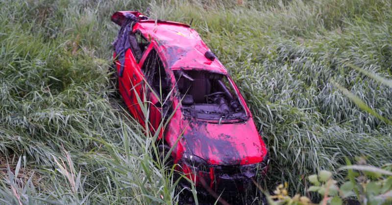Auto op de kop in sloot bij Moordrecht: vier gewonden
