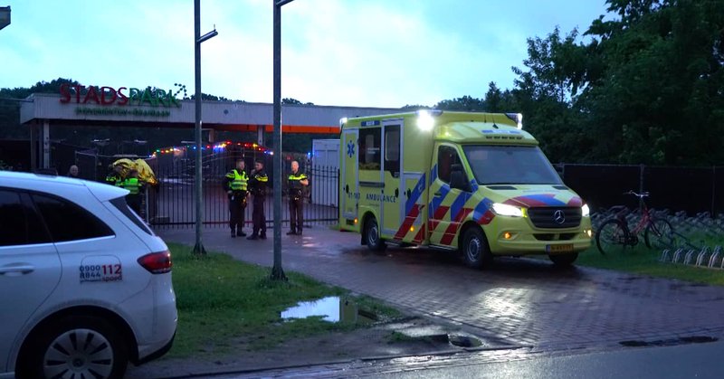 Man ernstig gewond op hekwerk in Groningen