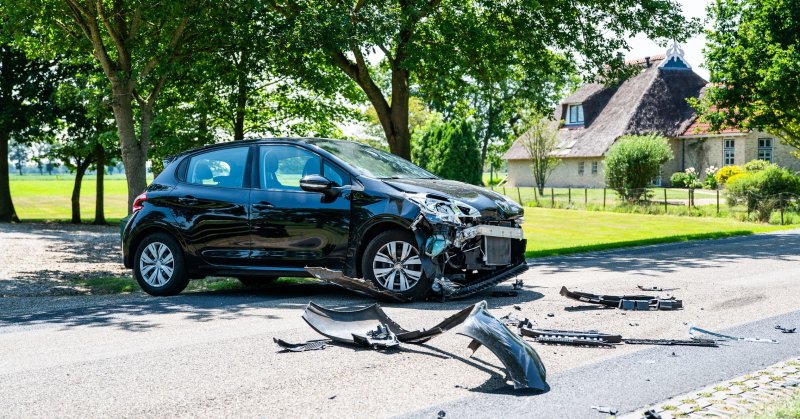 Aanrijding veroorzaakt schade aan twee auto's in Haule