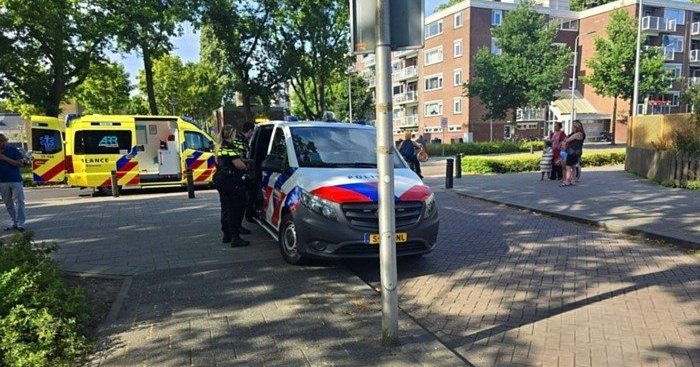 Bestelbus rijdt door na verkeersongeval