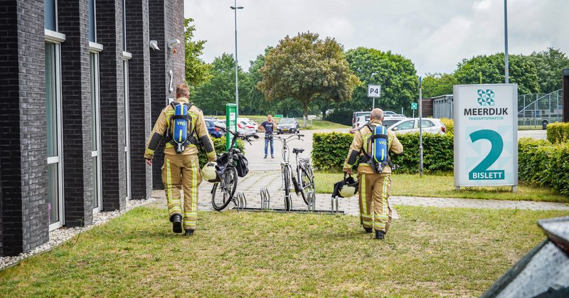 Brandweer ontruimt tandartspraktijk in Emmen na onwelwording