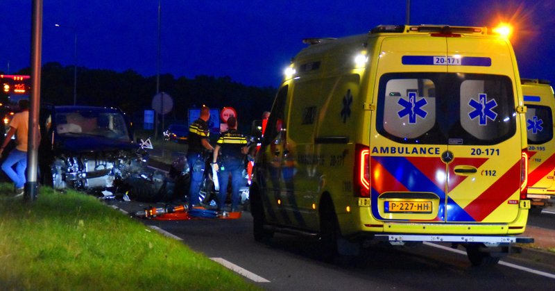 Man (44) overleden na ernstige botsing met rouwauto