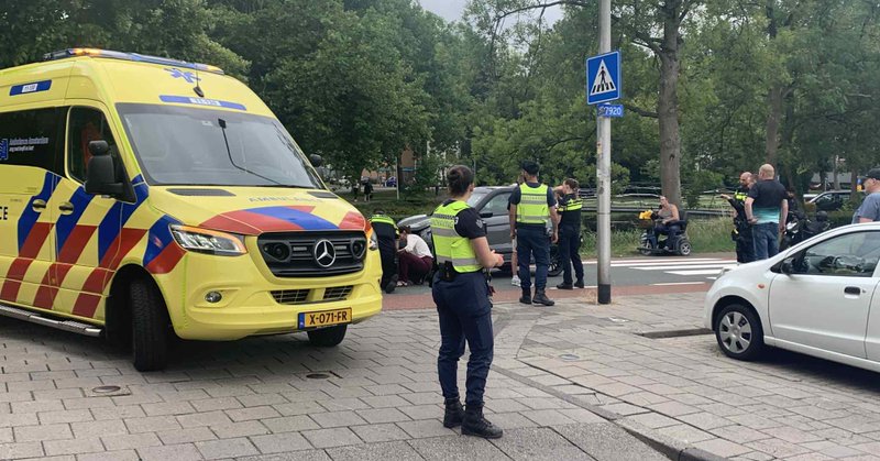 Vrouw geschept door auto op zebrapad in Purmerend