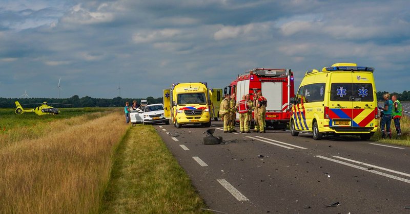 Auto op de kop bij ongeluk N374 Buinerveen