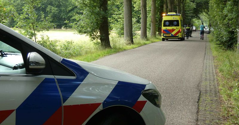 Auto over de kop na botsing in Hoogersmilde