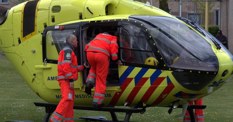 Kind ernstig gewond na val door dakraam