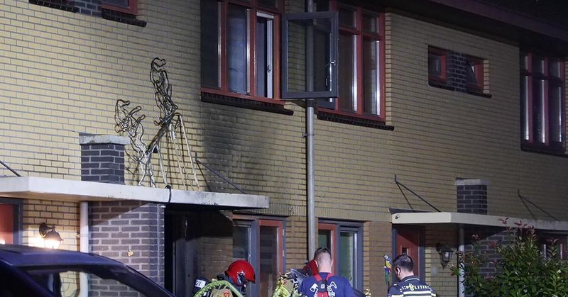 Mogelijke explosie beschadigt huis en auto