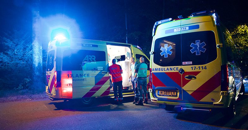 Zwaargewonde man met hoofdwond op de Kreekkade in Rotterdam
