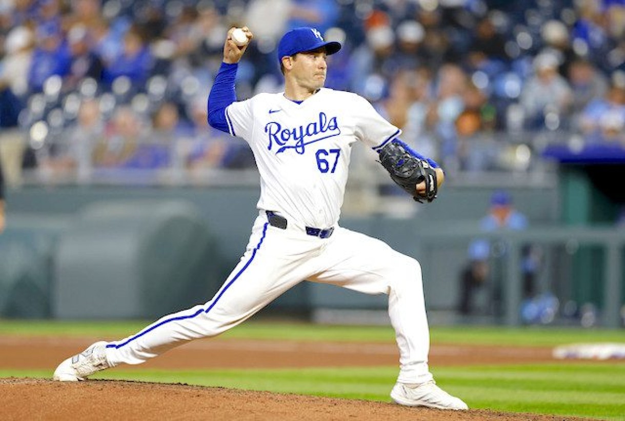 ThunderDanDFS's tweet card. Thunder Dan Palyo highlights some starting pitchers who are set to go off in the second half and a few others who may struggle.