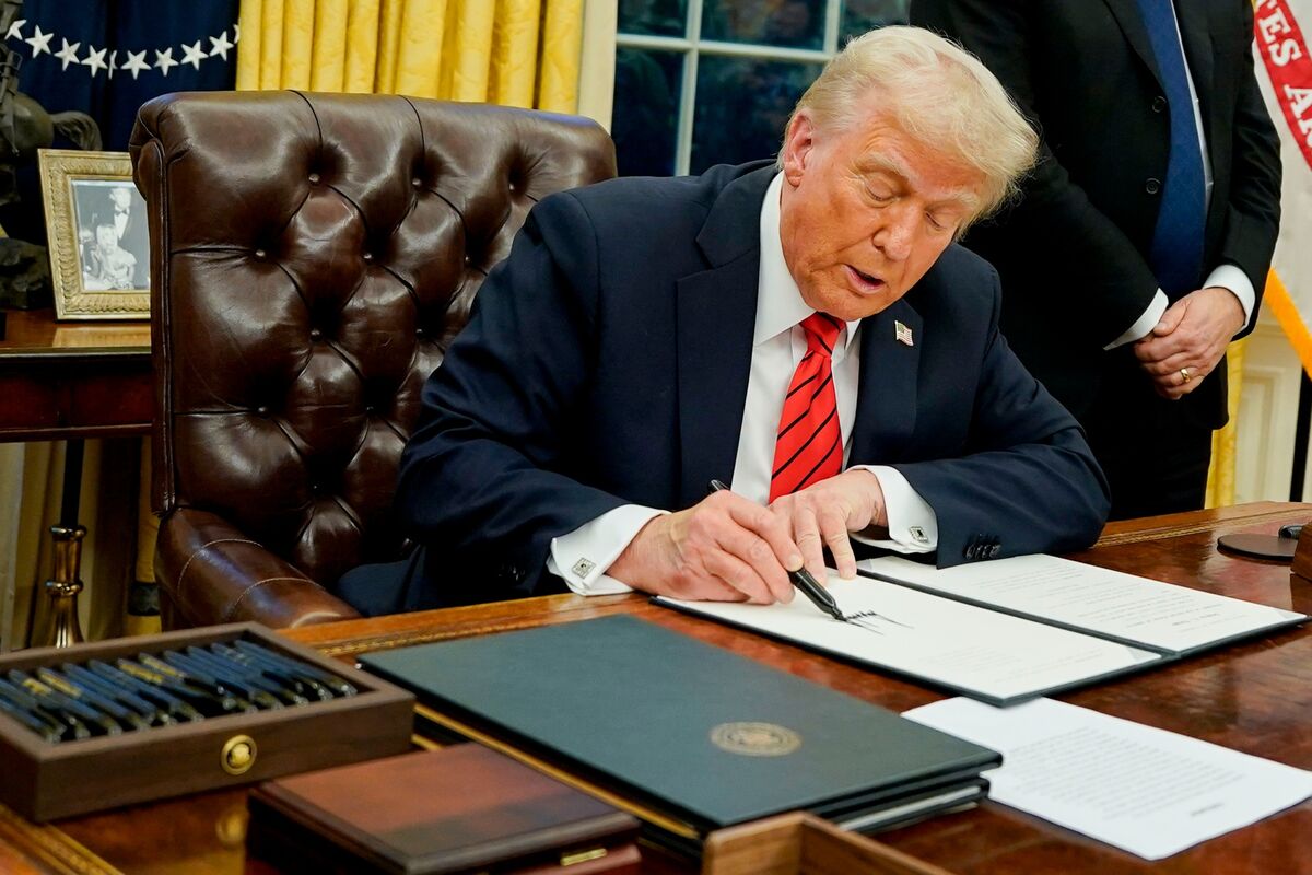 gregorykorte's tweet card. The Trump administration is adding four essay questions to applications for civil service jobs, asking applicants about their favorite executive orders and their commitment to government efficiency.