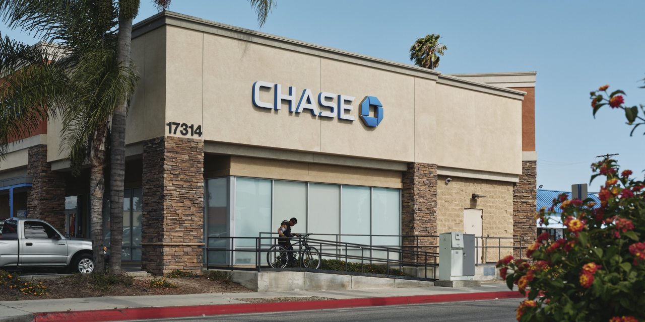 dgtokar's tweet card. Chinese money-launderers allegedly made six-figure deposits at Chase, Bank of America and Citibank branches across Los Angeles County.