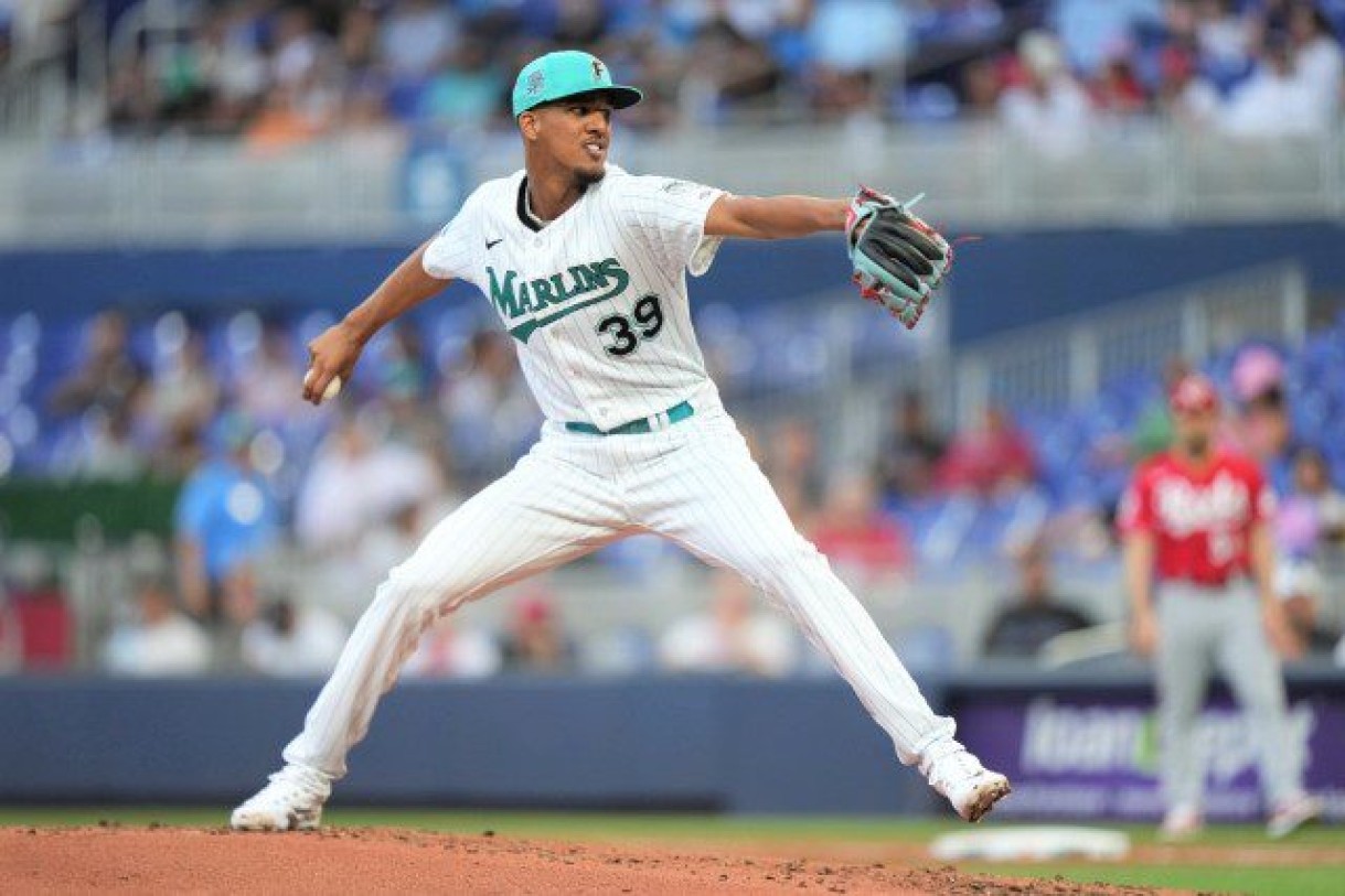 RotoBallerMLB's tweet card. Nick's fantasy baseball starts/sits, expert advice for all starting pitcher matchups for July 21 - July 27 (2025). Set your winning fantasy baseball lineups.