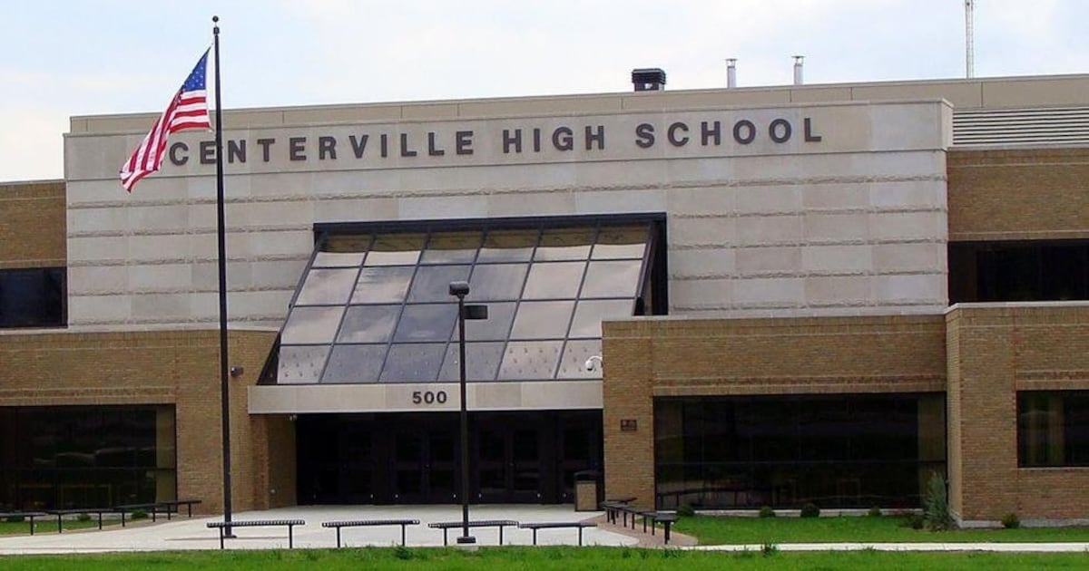 eschwartzberg's tweet card. An audit found Centerville City Schools paid its assistant superintendent nearly $14,000 in full retirement benefits without board approval — a payment later authorized retroactively.