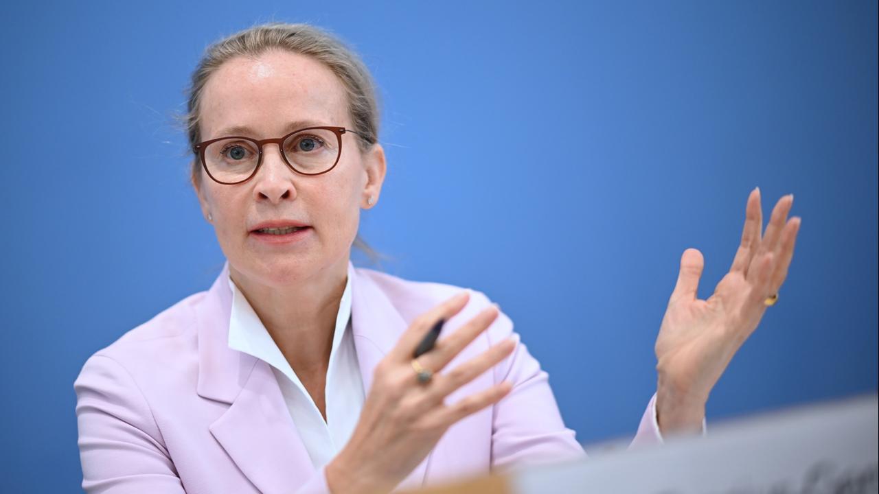 reiseholic's tweet card. Die Bedenken der Union wegen angeblicher Plagiate seien ja ausgeräumt: Vizekanzler Klingbeil will die SPD-Kandidatin Brosius-Gersdorf weiter in Karlsruhe sehen. Und es gehe eben auch um "eine...