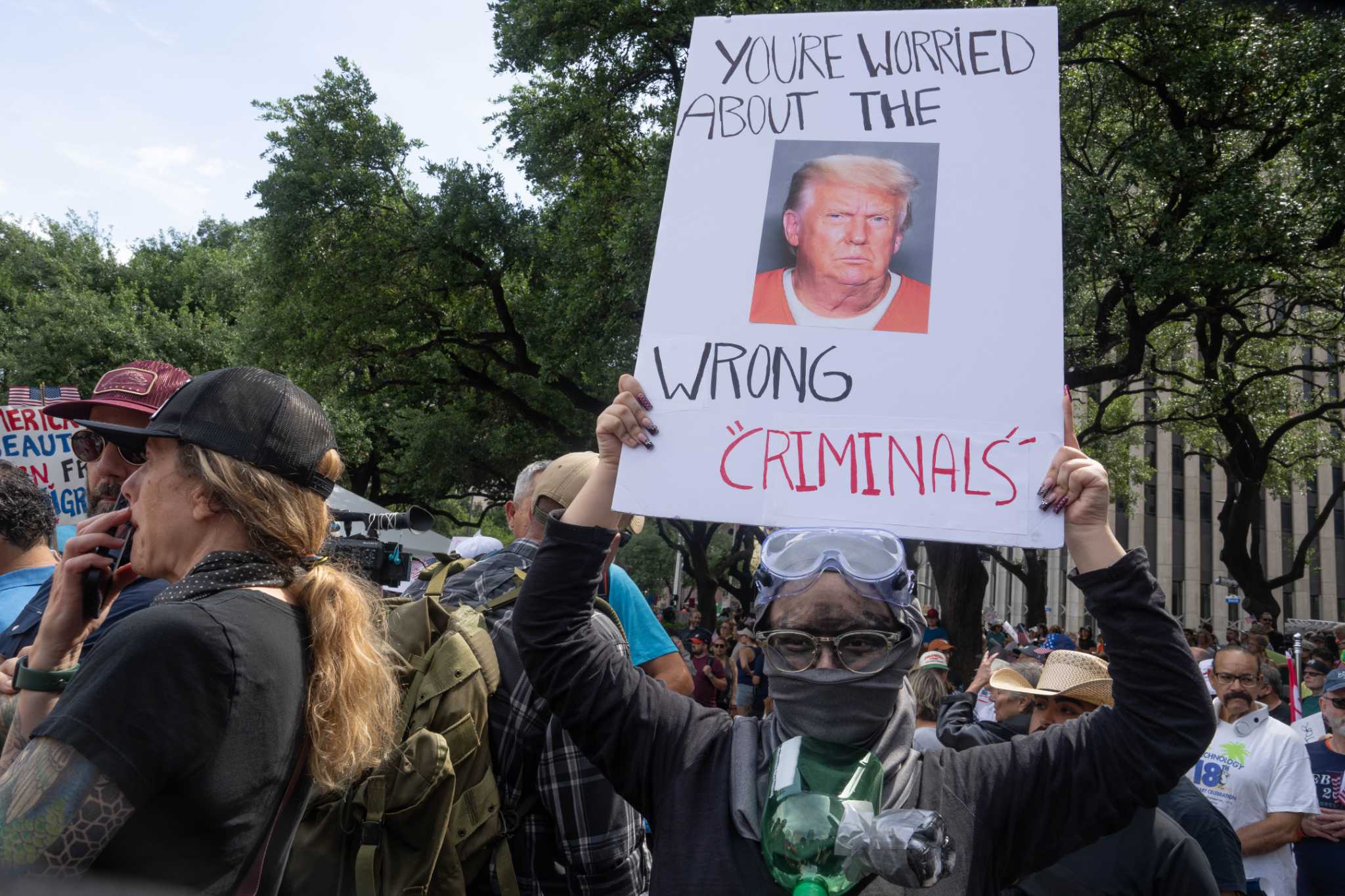 ChronFalkenberg's tweet card. An undocumented hot dog vendor came to Houston's No Kings protest to make money to pay the rent. She made a discovery about America that gave her hope. 