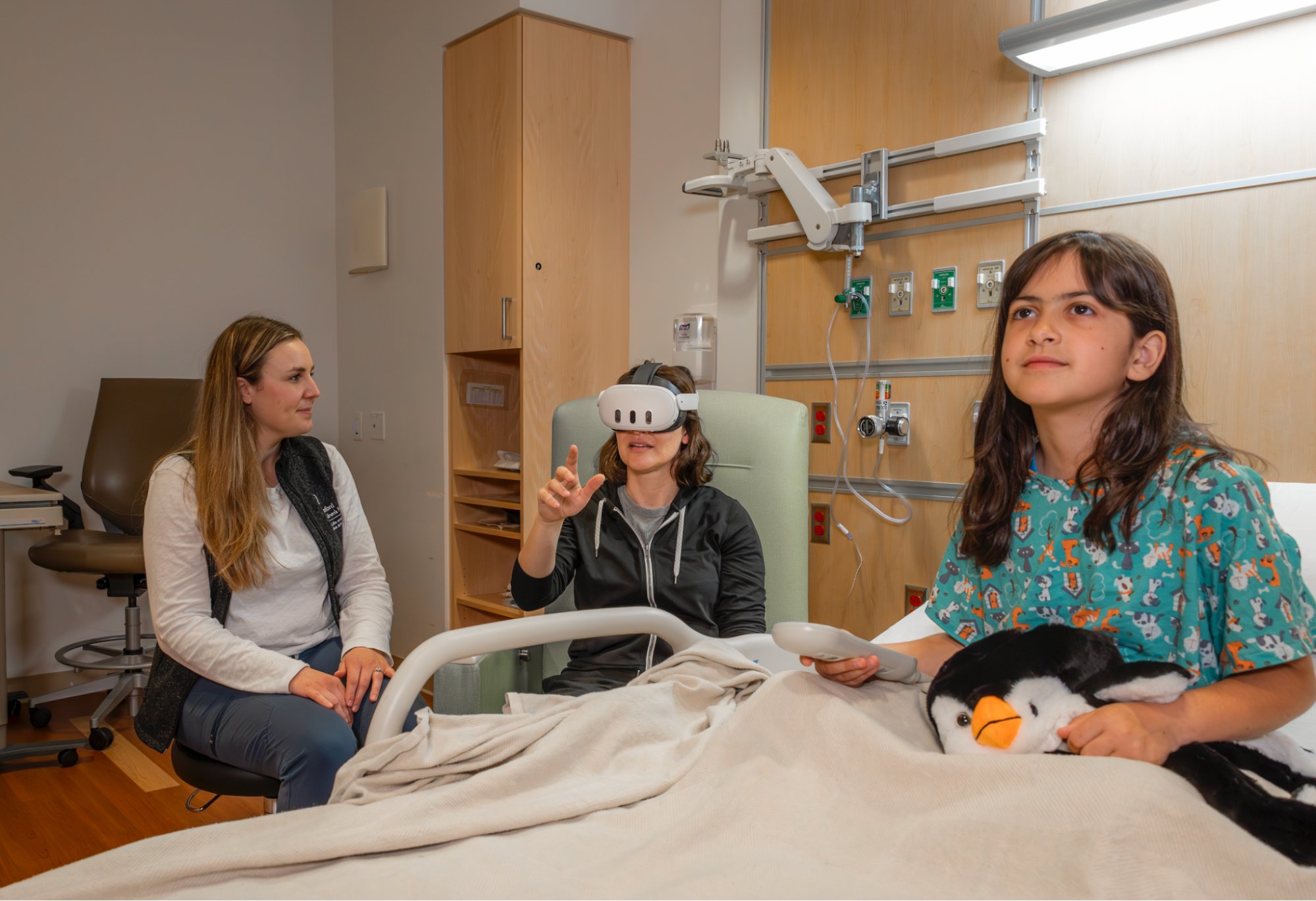 StanfordDaily's tweet card. The Chariot Program at Lucile Packard Children’s Hospital Stanford is using virtual reality to reduce anxiety in patients and parents of hospitalized children.