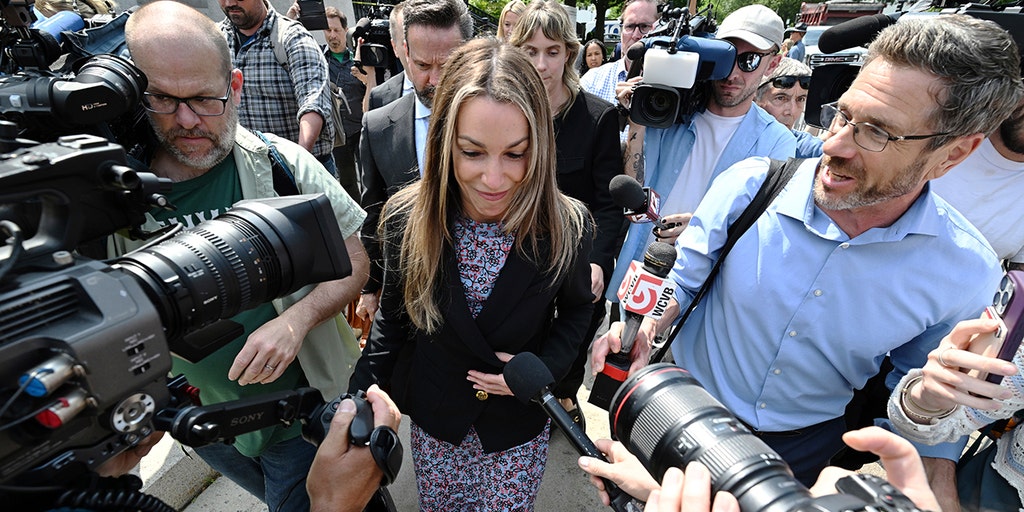 FoxTrueCrime's tweet card. A grand juror in a federal proceeding connected to the Karen Read case faces charges for disclosing confidential information about closed-door hearings.