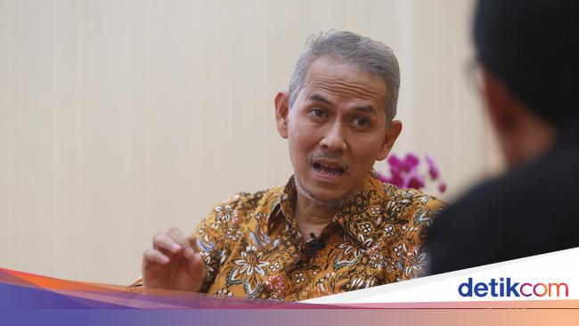 NovalAssegaf's tweet card. "Nggak begitu. Kita ingin melakukan dua hal. Satu, pendataan. Kedua adalah perlakuan yang sama, yang mirip lah antara yang online sama offline," tutur Anggito.