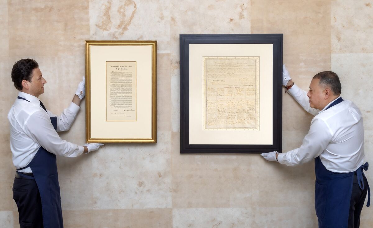 DanielPFlatley's tweet card. Citadel founder Ken Griffin paid $18.1 million for copies of the 13th Amendment and the Emancipation Proclamation signed by President Abraham Lincoln.