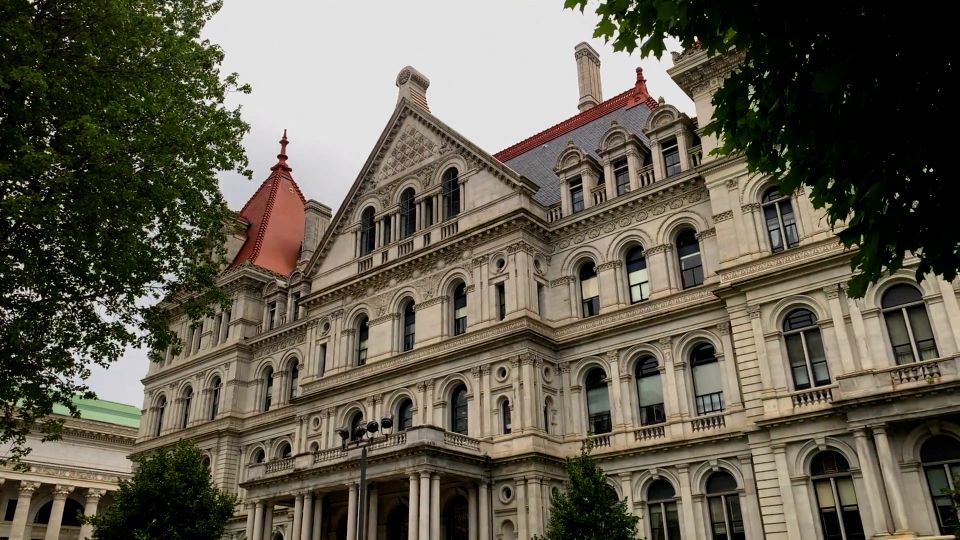 KaitlynnLisa's tweet card. Gov. Hochul can adjust up to $2 billion on her own.