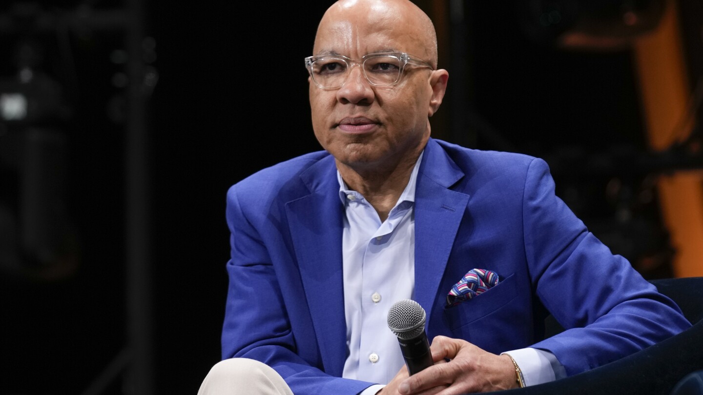 GivingReview's tweet card. Darren Walker, outgoing president of the Ford Foundation, is joining The Obama Foundation’s board of directors on November 1.