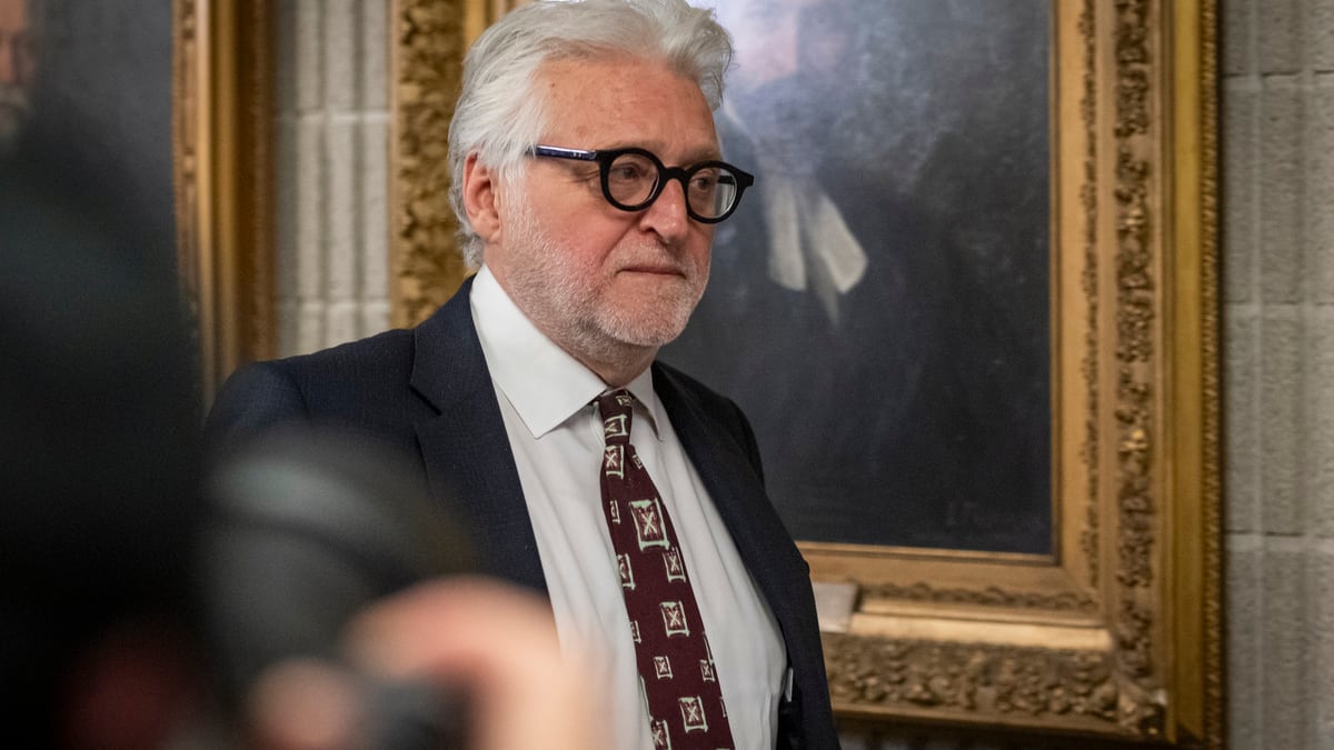 LiseBouc's tweet card. Depuis des semaines, on entend le délire victimaire répétitif de l’empereur déchu de l’industrie de l’humour, Gilbert Rozon.